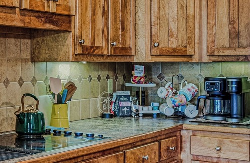 Lee's Summit House | Private Retreat on Scenic Acreage Close to Lee's Summit and Kansas City