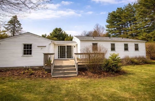 South Amherst House | Private Retreat ranch house in South Amherst