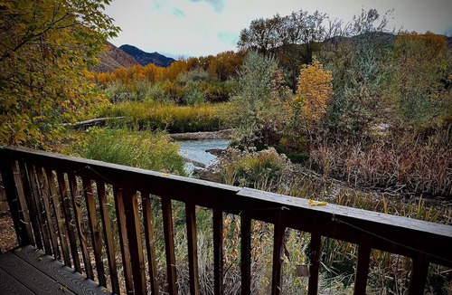 Sevier Cabin | PRIVATE RIVER BRYCE CANYON THEMED CABIN WITH COMPLIMENTARY BREAKFAST & HOT TUBS