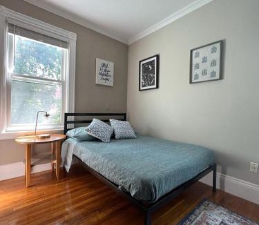 Hyde Square House | Private Room in a Grand House