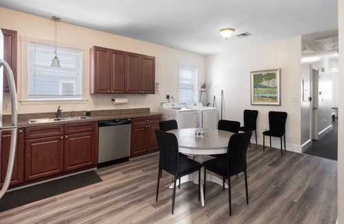 Hartford Apartment | Private, simple and relaxed urban apartment near everything with a large kitchen