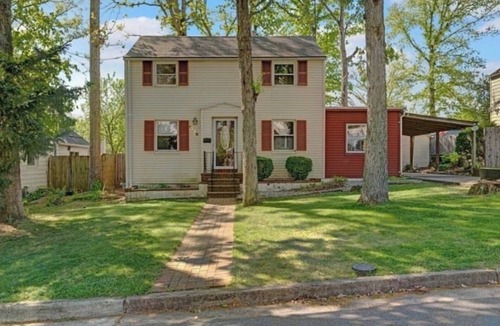 Arlington Apartment | Private studio apartment with kitchen+laundry+fenced yard in Arlington