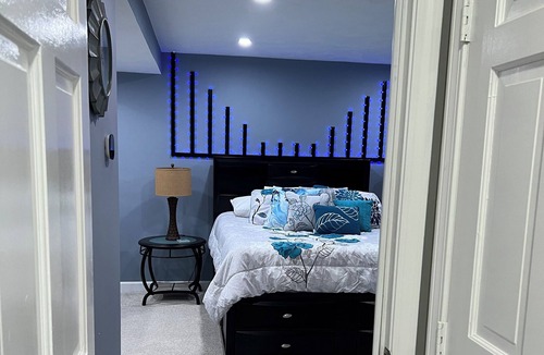 Tewksbury House | Private Suite 1 Queen bed, 1 Full bath,1 car parking