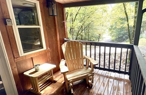 Dailey Cabin | Private Tiny Cabin & Mountain Hiking!