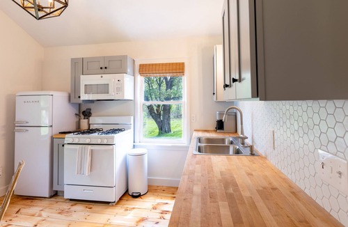 Kittery Cottage | Private Woodland Cottage Near Beaches and Shopping