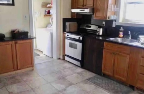 Nauck House | PrivateIn Law Suite: 2 Small bedrooms w private bath & Private entry.