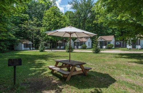 Lincoln Hotel | Profile Motel & Cottages
