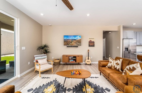 Greenehaven House | Pueblo en Powell - Hot Tub, Game Room, Lake Views