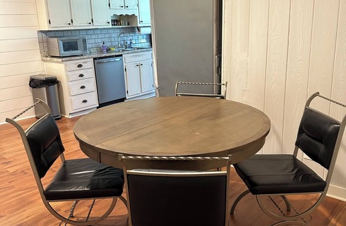 Bowling Green Apartment | Quaint 2-bedroom Dog Friendly apartment with AC in Bowling Green