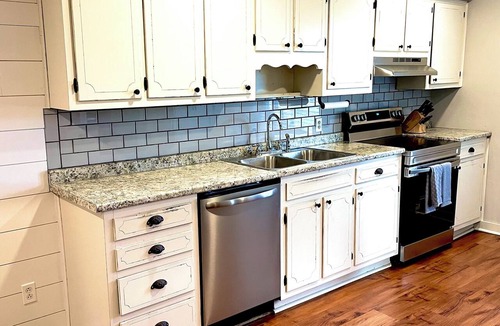 Bowling Green Apartment | Quaint 2-bedroom Dog Friendly apartment with AC in Bowling Green