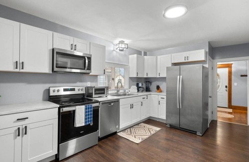 Pine Point House | Quaint 3 Bedroom Home