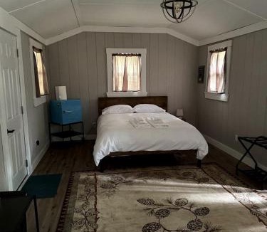 Voluntown House | Quaint Cabin Getaway with Porch & Weekend Music in Voluntown, Connecticut