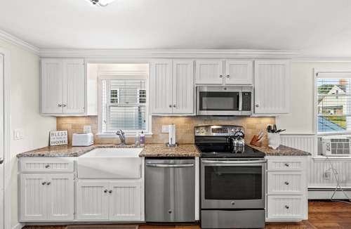 Old Saybrook House | Quaint cottage at Cornfield Point Assn - Walk to Beach