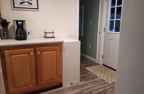 Hudson Cottage | Quaint cottage on the water