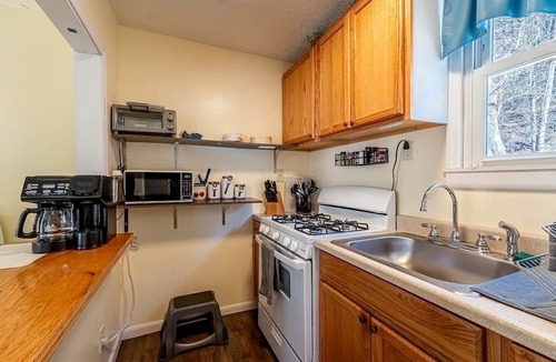 True Cottage | Quaint Cozy Cottage Perfect for a Peaceful Getaway in West Virginia