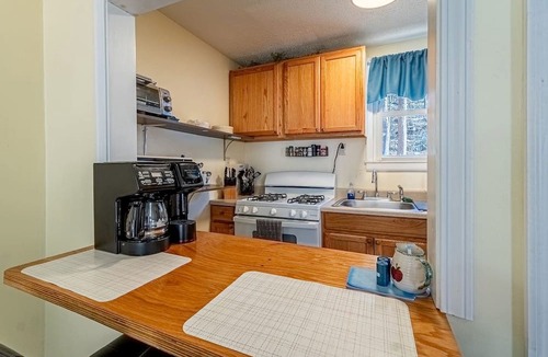True Cottage | Quaint Cozy Cottage Perfect for a Peaceful Getaway in West Virginia