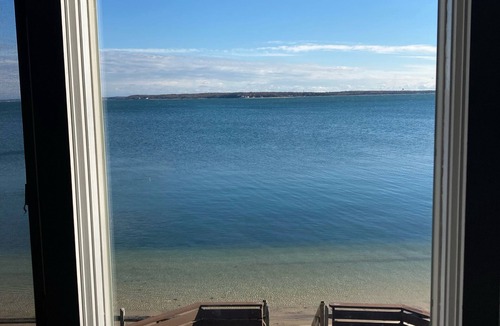 Jamesport House | Quaint Family-sized Home w/private beach — 5 minutes from wineries!