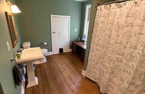 Brimfield House | Quaint horse farm for a nice escape!