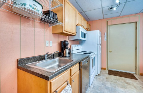 East Fultonham Apartment | Quaint Somerset Getaway w/ Fire Pit!