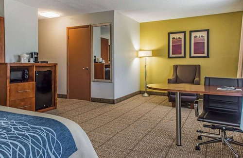 Rostraver Hotel | Quality Inn Belle Vernon