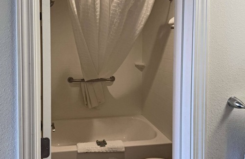 Clinton Hotel | Quality Inn Clinton North
