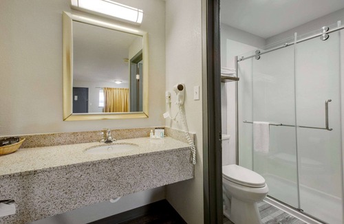 Summit Station Hotel | Quality Inn Columbus - East