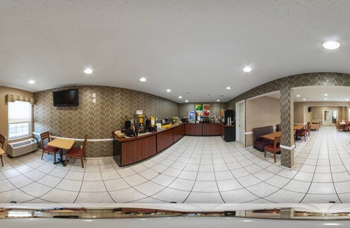 Kingmont Hotel | Quality Inn Fairmont
