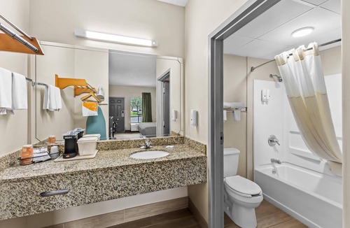 Oak Grove Hotel | Quality Inn Fort Campbell
