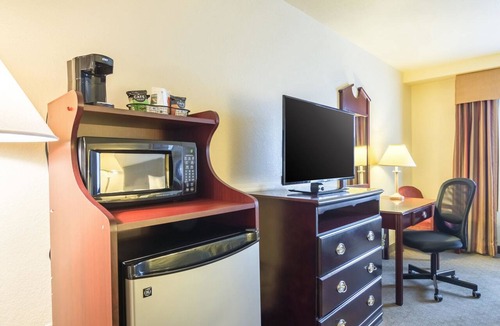 Alma Hotel | Quality Inn & Suites Alma I-40