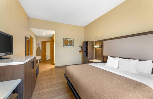 Bellville Hotel | Quality Inn & Suites Bellville - Mansfield