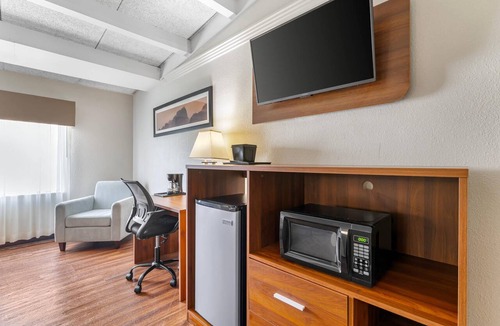 Independence Hotel | Quality Inn & Suites Kansas City - Independence I-70 East