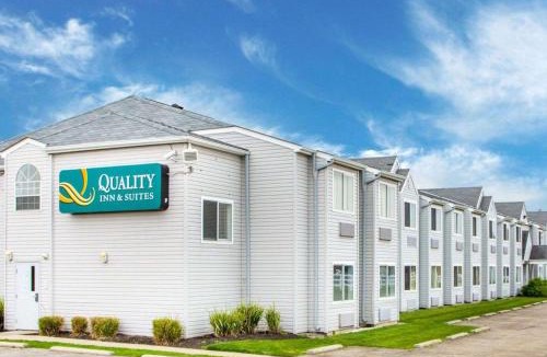 Crosswoods Hotel | Quality Inn & Suites North-Polaris