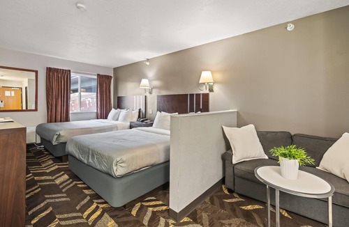 Salina Hotel | Quality Inn & Suites Salina National Forest Area