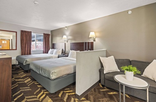 Salina Hotel | Quality Inn & Suites Salina National Forest Area