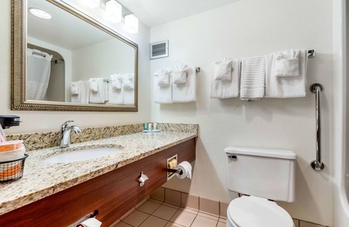 Zanesville Hotel | Quality Inn & Suites Zanesville City Center