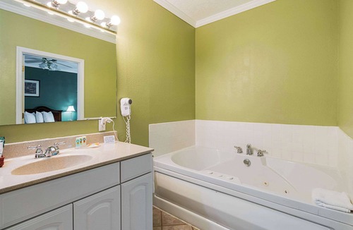 Weston Hotel | Quality Inn Weston