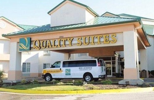 Waldron Hotel | Quality Suites Kansas City International Airport
