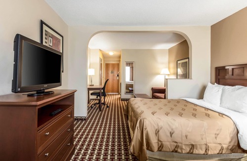 Paducah Hotel | Quality Suites Paducah I-24