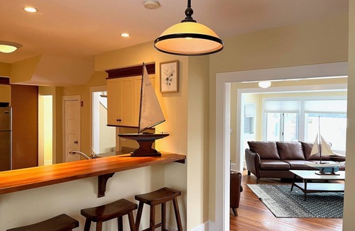 Bar Harbor Hotel | Queen Anne's Revenge