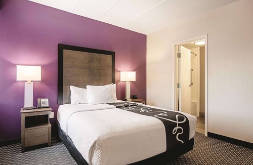 Portland Hotel | Queen Comfort Room, La Quinta Wyndham, Breakfast Included, Close to Downtown