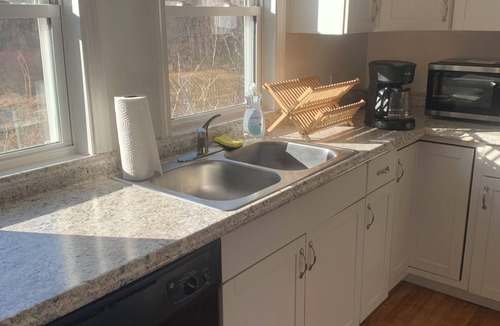 Cheshire Apartment | Quiet 2bd Townhome apt in the heart of Cheshire. Backyard.
