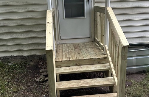 Cheshire Apartment | Quiet 2bd Townhome apt in the heart of Cheshire. Backyard.