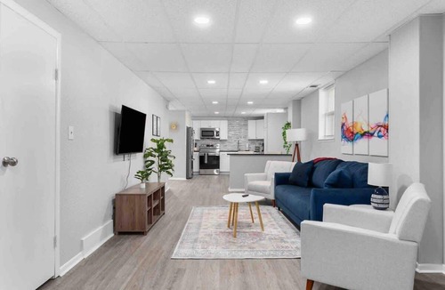 Riverside Apartment | Quiet 2BR Near Downtown KC | Free Parking