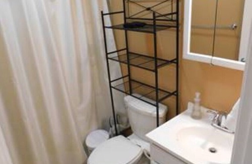 Sand Lake House | Quiet and close to airport with fastest WiFi available.