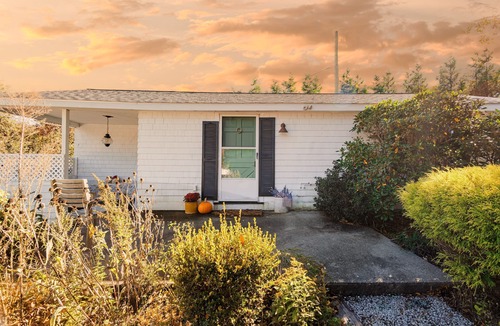 Minot Cottage | Quiet and Cozy Cottage at Sandy Cove 1 BR Sleeps 4