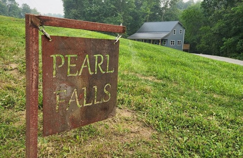 Fresno Cabin | Quiet cabin 30 min from wineries, restaurants, Sugar Creek & Walnut Creek.