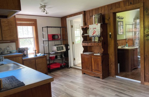 Lamoine House | Quiet charming rural Acadia house 15 min to Ellsworth, 30 min to Bar Harbor MDI
