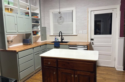 College Hill House | Quiet College Hill Getaway—Two Kings, Two Queens, remodeled kitchen and Bath