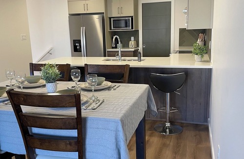 Lethbridge House | Quiet Executive 2-Bed, 2-Bath Upper Suite | Private Entry | Ideal Longer Stays