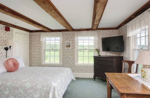 North Berwick Hotel | Quiet Farm Stay Suite- short drive to Coast & Southern Maine Attractions